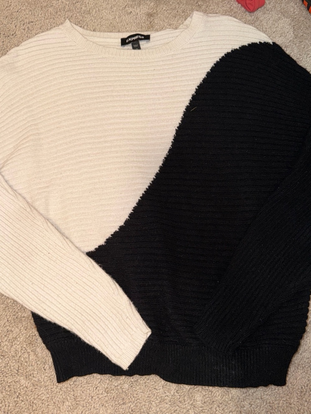 Express Black and White Colorblock Ribbed Crew Sweater